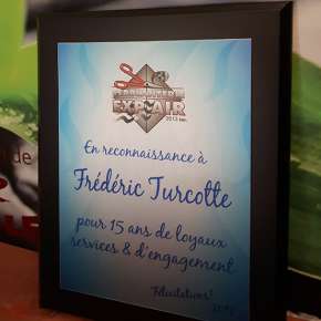 Plaque-noire-imprimée-sur-aluminium-Remerciement-employé